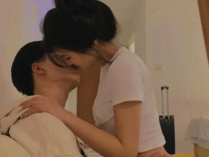 女生坐男生腿上男生抖腿是为什么？重回巅峰有何含义？